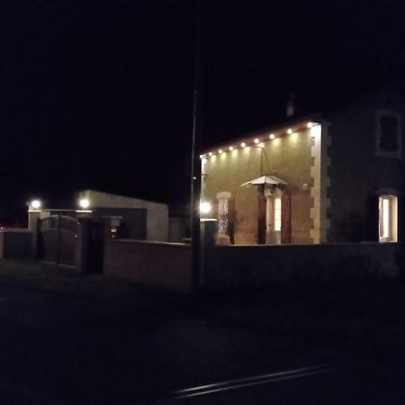 Apartamento Le Petit Pays Montgivray Exterior foto