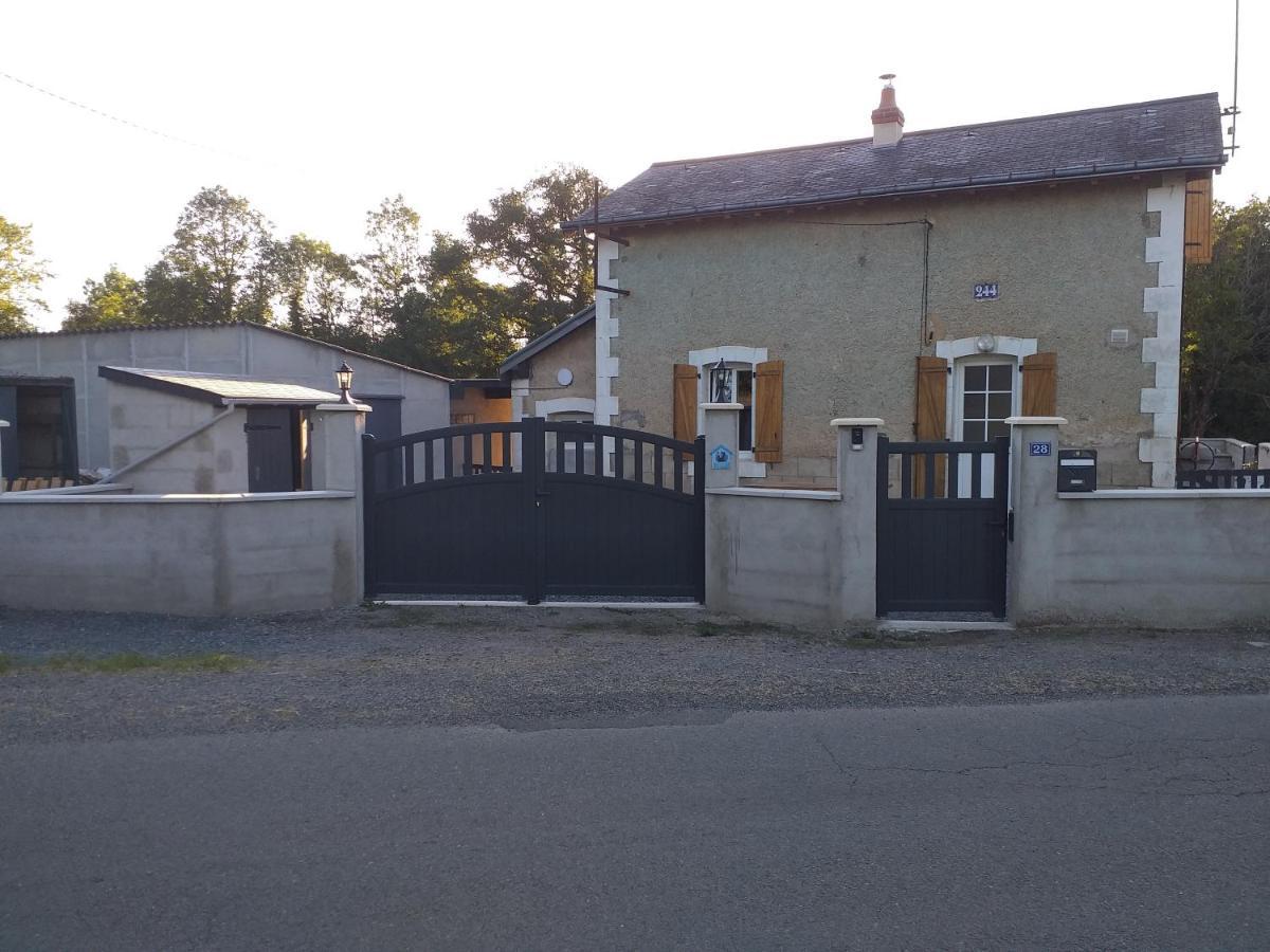 Apartamento Le Petit Pays Montgivray Exterior foto